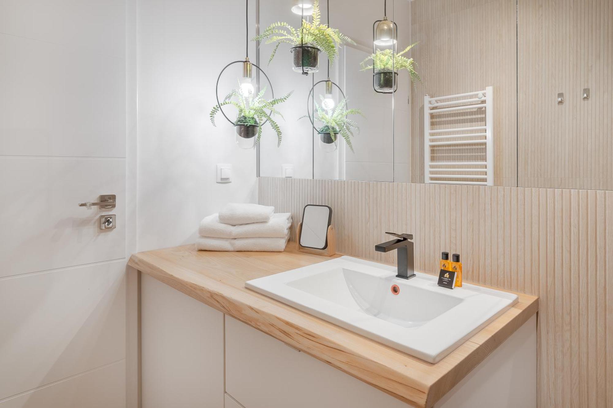 Narnia Apartment Oradea Bagian luar foto
